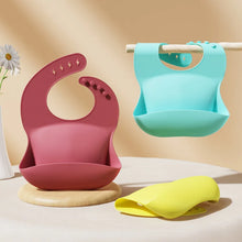 Charger l&#39;image dans la galerie, Bavoir Bébé en Silicone – Imperméable avec Pochette Collectrice
